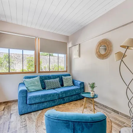 La Maison Des Vendangeurs Gte 2 Holiday home Lamarque